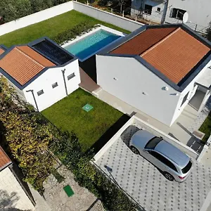 Villa Lana, Valbandon